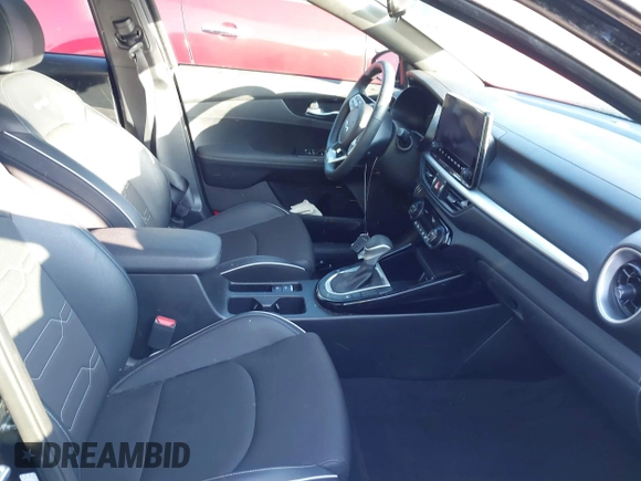 2023 Kia Forte GT-Line z VIN 3KPF54AD2PE556767, wystawiony jako IAAI lot #41245293 z przebiegiem 25 106 mil mil oraz . Historia ofert i sprzedaży dostępna na DreamBid. Obrazek 5.