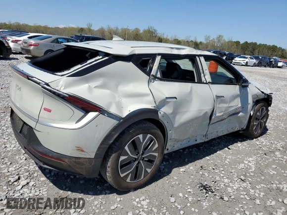 2024 Kia EV6 Light Long Range z VIN KNDC34LAXR5218298, wystawiony jako Copart lot #50439705 z przebiegiem 8 036 mil mil oraz Szkoda całkowita • Salvage title. Historia ofert i sprzedaży dostępna na DreamBid. Obrazek 3.