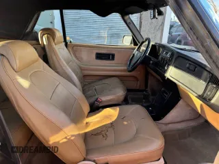 1988 Saab 900 z VIN YS3AT76L3J7040435, wystawiony jako Copart lot #60671325 z przebiegiem 44 319 mil mil oraz Czysty tytuł • Clean title. Historia ofert i sprzedaży dostępna na DreamBid. Obrazek 5.