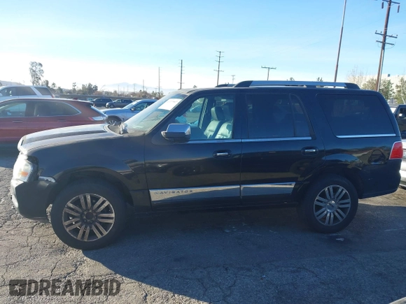 2007 Lincoln Navigator z VIN 5LMFU275X7LJ17484, wystawiony jako IAAI lot #41377997 z przebiegiem 159 418 mil mil oraz . Historia ofert i sprzedaży dostępna na DreamBid. Obrazek 14.