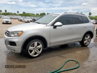 2013 Volkswagen Touareg Exec z VIN WVGEF9BP9DD011432, wystawiony jako Copart lot #61800405 z przebiegiem 187 342 mil mil oraz Czysty tytuł • Clean title. Historia ofert i sprzedaży dostępna na DreamBid. Obrazek 1.