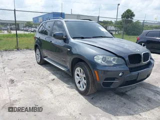 2012 BMW X5 35i z VIN 5UXZV4C5XCL990728, wystawiony jako IAAI lot #42386095 z przebiegiem 124 613 mil mil oraz . Historia ofert i sprzedaży dostępna na DreamBid. Obrazek 1.
