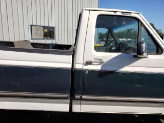 1993 Ford F-250 with VIN 2FTHF26M3PCB23740, listed as a Copart auction lot 68377914 with 279,650 mi miles and Salvage Title. Bid and sale history available at carsss.com. Image 10.