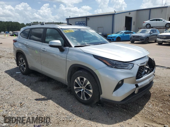 2024 Toyota Highlander LE with VIN 5TDKDRAH5RS050859, listed as a Copart auction lot 61609205 with 15,284 mi miles and Salvage title. Bid and sale history available at DreamBid. Image 4.