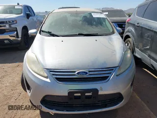 2013 Ford Fiesta SE z VIN 3FADP4BJ7DM165174, wystawiony jako IAAI lot #42311167 z przebiegiem 90 592 mil mil oraz . Historia ofert i sprzedaży dostępna na DreamBid. Obrazek 6.