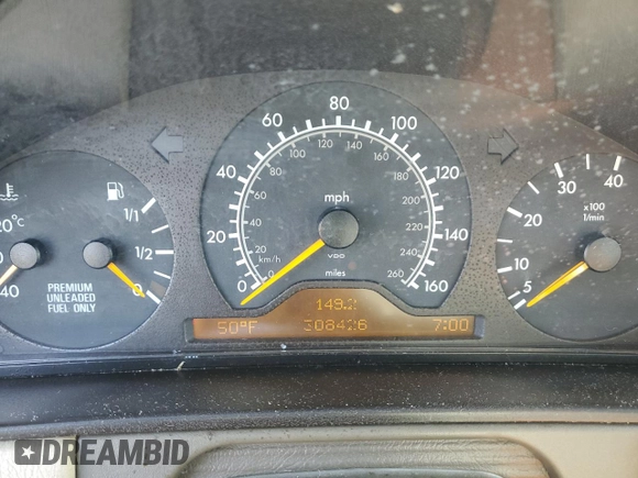 1997 Mercedes-Benz E-Class with VIN WDBJF55F5VJ028552, listed as a Copart auction lot 84172054 with 308,426 mi miles and Clean Title. Bid and sale history available at carsss.com. Image 9.