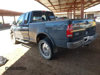 2000 Ford F-150 XL z VIN 1FTRX18L1YNA05567, wystawiony jako IAAI lot #42054536 z przebiegiem 245 018 mil mil oraz . Historia ofert i sprzedaży dostępna na DreamBid. Obrazek 3.