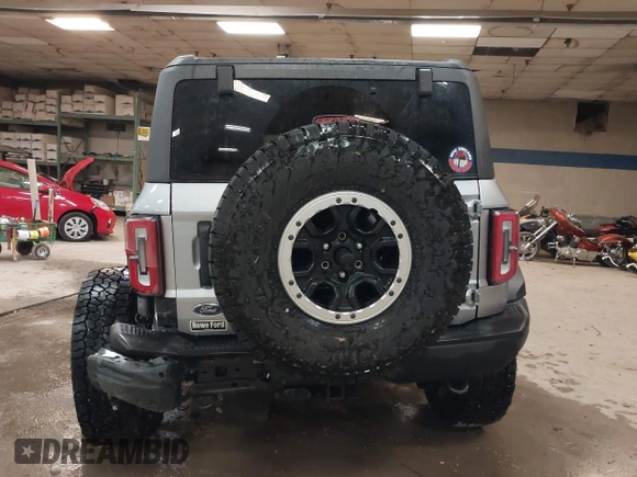 2023 Ford Bronco z VIN 1FMEE5DP2PLB55066, wystawiony jako IAAI lot #41981227 z przebiegiem 16 137 mil mil oraz . Historia ofert i sprzedaży dostępna na DreamBid. Obrazek 16.