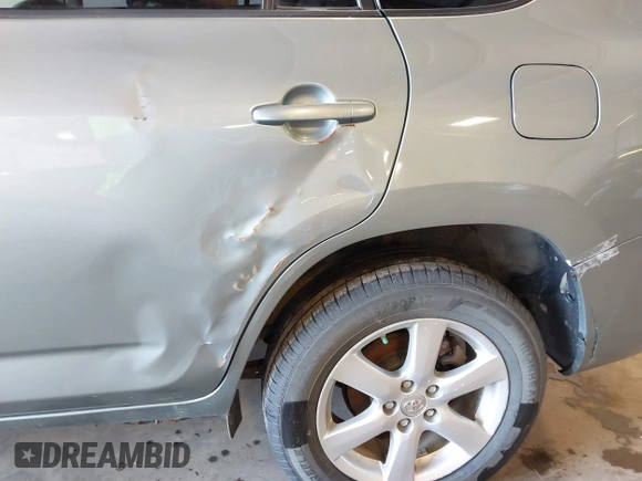 2007 Toyota RAV4 Limited with VIN JTMZD31V975061545, listed as a IAAI auction lot 41710996 with 196,998 mi miles. Bid and sale history available at carsss.com. Image 22.