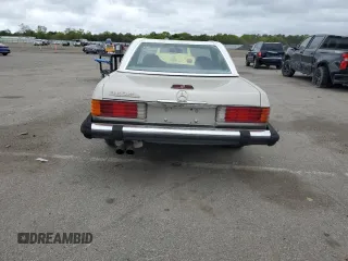 1985 Mercedes-Benz 380 z VIN WDBBA45C8FA035077, wystawiony jako Copart lot #57941015 z przebiegiem 127 403 mil mil oraz Tytuł czysty. Historia ofert i sprzedaży dostępna na DreamBid. Obrazek 6.