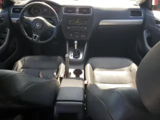 2013 Volkswagen Jetta SE z VIN 3VWDP7AJ3DM206880, wystawiony jako Copart lot #57966595 z przebiegiem 277 476 mil mil oraz Czysty tytuł • Clean title. Historia ofert i sprzedaży dostępna na DreamBid. Obrazek 8.