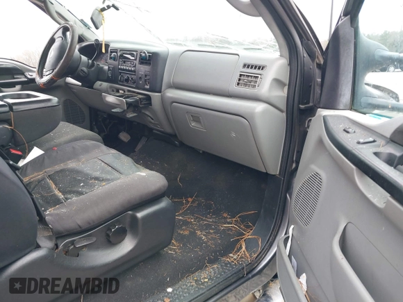 2003 Ford F-350 XL with VIN 1FTSX31F63EB09868, listed as a IAAI auction lot 41794191 with 124,074 mi miles and . Bid and sale history available at DreamBid. Image 5.