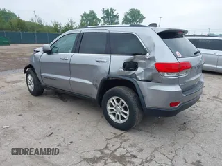 2018 Jeep Grand Cherokee Laredo z VIN 1C4RJFAG0JC129021, wystawiony jako IAAI lot #42413165 z przebiegiem 103 743 mil mil oraz . Historia ofert i sprzedaży dostępna na DreamBid. Obrazek 3.