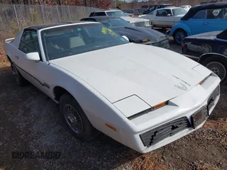 1984 Pontiac Firebird z VIN 1G2AS8711EN215638, wystawiony jako IAAI lot #41464656 z przebiegiem 110 500 mil mil oraz . Historia ofert i sprzedaży dostępna na DreamBid. Obrazek 1.