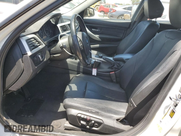 2012 BMW 3 Series 328i z VIN WBA3C1C52CF432699, wystawiony jako Copart lot #60540175 z przebiegiem 130 162 mil mil oraz Szkoda całkowita • Salvage title. Historia ofert i sprzedaży dostępna na DreamBid. Obrazek 7.