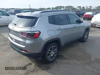 2020 Jeep Compass Latitude w/Sun/Safety Pkg with VIN 3C4NJCBB3LT257860, listed as a IAAI auction lot 41601408 with 72,364 mi miles. Bid and sale history available at carsss.com. Image 4.