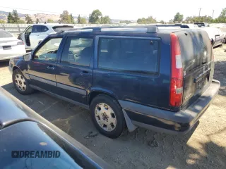 2000 Volvo V70 with VIN YV1LZ56D2Y2667012, listed as a Copart auction lot 70434844 with 121,255 mi miles and Salvage Title. Bid and sale history available at carsss.com. Image 2.
