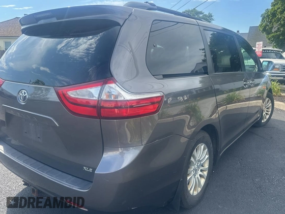 2015 Toyota Sienna XLE with VIN 5TDYK3DC5FS567460, listed as a Copart auction lot 63311295 with 296,433 mi miles and Clean title. Bid and sale history available at DreamBid. Image 4.