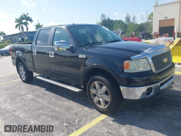 2008 Ford F-150 XLT z VIN 1FTPW14V28FB87601, wystawiony jako IAAI lot #42672726 z przebiegiem 220 203 mil mil oraz . Historia ofert i sprzedaży dostępna na DreamBid. Obrazek 1.