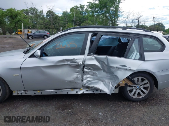 2006 BMW 3 Series 325xi with VIN WBAVT13596KW22889, listed as a IAAI auction lot 42343685 with 95,862 mi miles and . Bid and sale history available at DreamBid. Image 6.