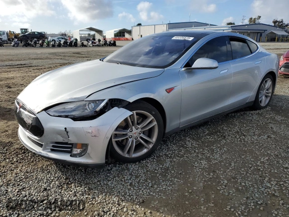 2015 Tesla Model S 85D with VIN 5YJSA1H25FF080956, listed as a Copart auction lot 45336675 with 118,377 mi miles and Salvage Title. Bid and sale history available at carsss.com. Image 1.