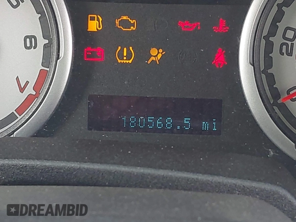 2009 Ford Focus SE z VIN 1FAHP35N29W197600, wystawiony jako IAAI lot #41821808 z przebiegiem 180 568 mil mil oraz . Historia ofert i sprzedaży dostępna na DreamBid. Obrazek 7.