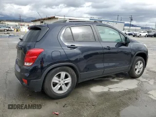 2022 Chevrolet Trax LT with VIN KL7CJPSM2NB568066, listed as a Copart auction lot 48256035 with 25,806 mi miles and Salvage Title. Bid and sale history available at carsss.com. Image 3.