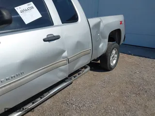 2010 Chevrolet Silverado 1500 LT with VIN 1GCSKSE31AZ221654, listed as a IAAI auction lot 40564208 with 239,609 mi miles. Bid and sale history available at carsss.com. Image 17.