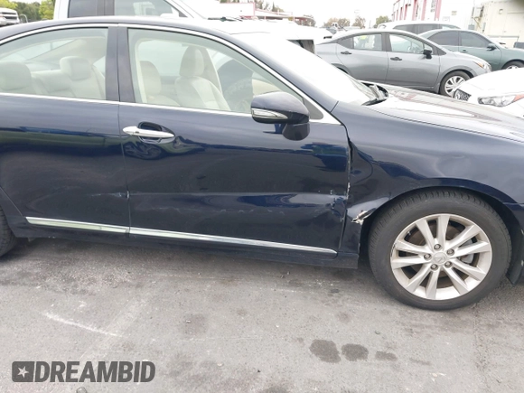 2010 Lexus ES 330 z VIN JTHBK1EG4A2405717, wystawiony jako IAAI lot #42329195 z przebiegiem 118 157 mil mil oraz . Historia ofert i sprzedaży dostępna na DreamBid. Obrazek 6.