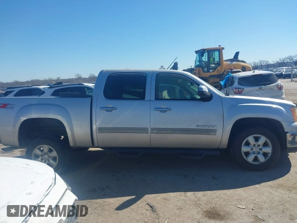 2010 GMC Sierra 1500 SLT z VIN 3GTRKWE30AG232120, wystawiony jako IAAI lot #41681642 z przebiegiem 156 058 mil mil oraz . Historia ofert i sprzedaży dostępna na DreamBid. Obrazek 14.