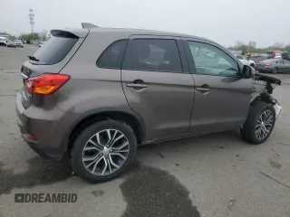 2019 Mitsubishi Outlander ES z VIN JA4AR3AU7KU014836, wystawiony jako Copart lot #55296935 z przebiegiem 14 378 mil mil oraz Szkody całkowita. Historia ofert i sprzedaży dostępna na DreamBid. Obrazek 3.