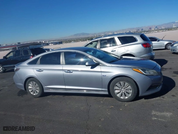 2017 Hyundai Sonata Hybrid SE with VIN KMHE24L11HA045879, listed as a IAAI auction lot 41841807 with NaN miles. Bid and sale history available at carsss.com. Image 13.