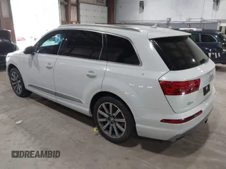 2017 Audi Q7 Premium Plus z VIN WA1LAAF76HD044846, wystawiony jako IAAI lot #42213407 z przebiegiem 105 695 mil mil oraz . Historia ofert i sprzedaży dostępna na DreamBid. Obrazek 3.