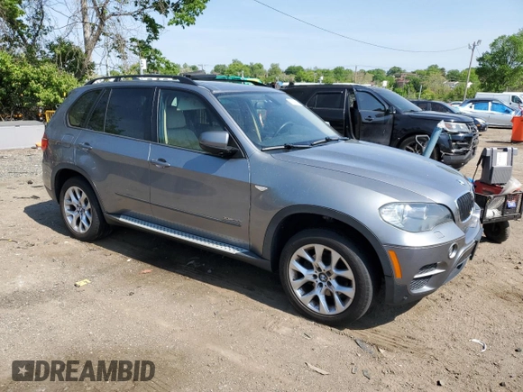 2011 BMW X5 35i z VIN 5UXZV4C55BL413040, wystawiony jako Copart lot #55246415 z przebiegiem 184 352 mil mil oraz Czysty tytuł • Clean title. Historia ofert i sprzedaży dostępna na DreamBid. Obrazek 4.
