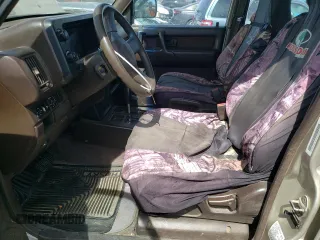1994 Isuzu Trooper z VIN JACDH58V7R7929502, wystawiony jako Copart lot #70280554 z przebiegiem 243 827 mil mil oraz Tytuł czysty. Historia ofert i sprzedaży dostępna na DreamBid. Obrazek 7.
