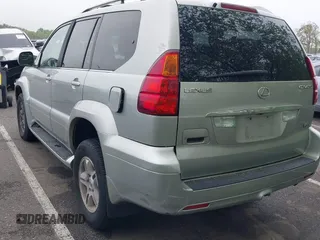2004 Lexus GX 470 with VIN JTJBT20XX40032417, listed as a IAAI auction lot 42150885 with 180,568 mi miles. Bid and sale history available at carsss.com. Image 3.
