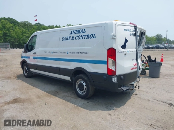 2024 Ford Transit Cargo z VIN 1FTBW1Y85RKA00455, wystawiony jako IAAI lot #42436443 z przebiegiem 8 015 mil mil oraz . Historia ofert i sprzedaży dostępna na DreamBid. Obrazek 3.