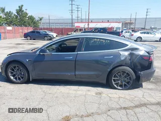 2020 Tesla Model 3 Standard Range Plus z VIN 5YJ3E1EA4LF597181, wystawiony jako IAAI lot #42283159 z przebiegiem 109 993 mil mil oraz . Historia ofert i sprzedaży dostępna na DreamBid. Obrazek 13.