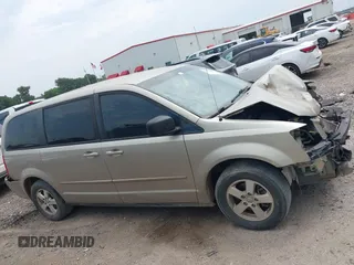 2009 Dodge Grand Caravan SE z VIN 1D8HN44E99B509833, wystawiony jako IAAI lot #42277393 z przebiegiem Nie podano mil oraz . Historia ofert i sprzedaży dostępna na DreamBid. Obrazek 14.