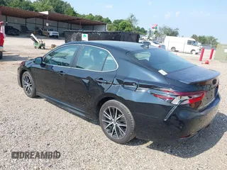 2022 Toyota Camry SE with VIN 4T1T11AK8NU700019, listed as a IAAI auction lot 40134654 with 34,662 mi miles. Bid and sale history available at carsss.com. Image 3.