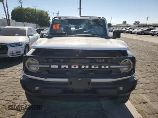 2025 Ford Bronco Outer Banks z VIN 1FMDE8BH3SLA77107, wystawiony jako Copart lot #63737525 z przebiegiem 1 790 mil mil oraz Szkoda całkowita • Salvage title. Historia ofert i sprzedaży dostępna na DreamBid. Obrazek 5.