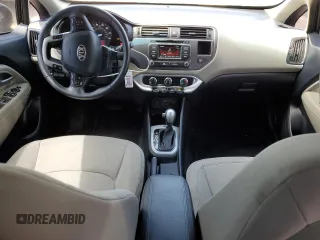 2015 Kia Rio EX z VIN KNADN5A39F6457613, wystawiony jako Copart lot #52762885 z przebiegiem 50 648 mil mil oraz Szkoda całkowita • Salvage title. Historia ofert i sprzedaży dostępna na DreamBid. Obrazek 8.