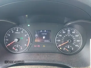 2018 Kia Optima S z VIN 5XXGT4L39JG257726, wystawiony jako IAAI lot #42009032 z przebiegiem 130 448 mil mil oraz . Historia ofert i sprzedaży dostępna na DreamBid. Obrazek 7.