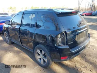 2017 Jeep Compass High Altitude z VIN 1C4NJDEB4HD109831, wystawiony jako IAAI lot #42022301 z przebiegiem 125 148 mil mil oraz . Historia ofert i sprzedaży dostępna na DreamBid. Obrazek 3.