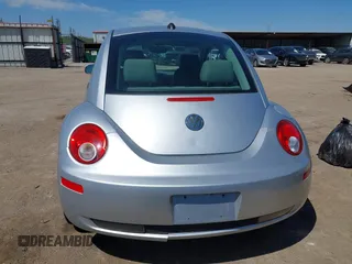 2008 Volkswagen New Beetle Coupe S with VIN 3VWRW31C88M509260, listed as a IAAI auction lot 42032305 with 122,760 mi miles. Bid and sale history available at carsss.com. Image 16.