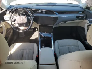 2024 Audi Q8 e-tron Premium Plus z VIN WA15AAGE2RB042305, wystawiony jako Copart lot #83397964 z przebiegiem 15 887 mil mil oraz Szkoda całkowita • Salvage title. Historia ofert i sprzedaży dostępna na DreamBid. Obrazek 8.
