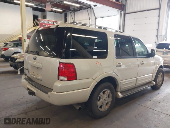 2005 Ford Expedition Limited with VIN 1FMFU20585LA92398, listed as a IAAI auction lot 40339627 with 154,554 mi miles. Bid and sale history available at carsss.com. Image 4.