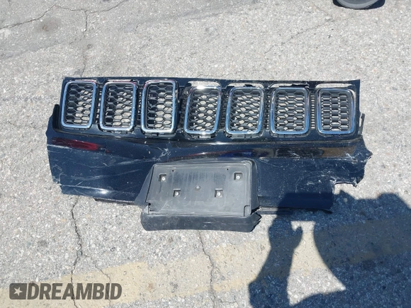 2018 Jeep Grand Cherokee Laredo E z VIN 1C4RJEAG9JC131344, wystawiony jako IAAI lot #42218060 z przebiegiem 126 639 mil mil oraz . Historia ofert i sprzedaży dostępna na DreamBid. Obrazek 12.