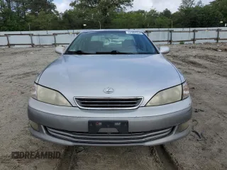 2001 Lexus ES 300 with VIN JT8BF28G410325142, listed as a Copart auction lot 58033085 with 202,542 mi miles and Salvage title. Bid and sale history available at DreamBid. Image 5.