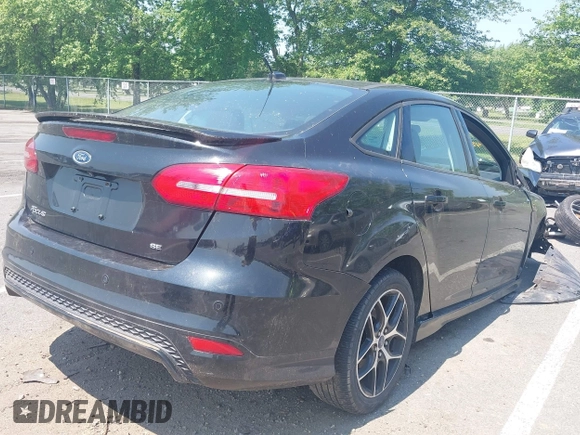 2015 Ford Focus SE с VIN 1FADP3F25FL332956, выставлен на аукционе IAAI как лот 42452810 с пробегом 131 983 миль миль и . История ставок и продаж доступна на DreamBid. Изображение 4.